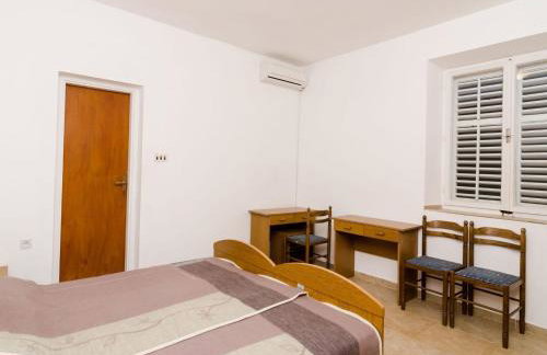 Apartment with balcony and sea view - Photo 10