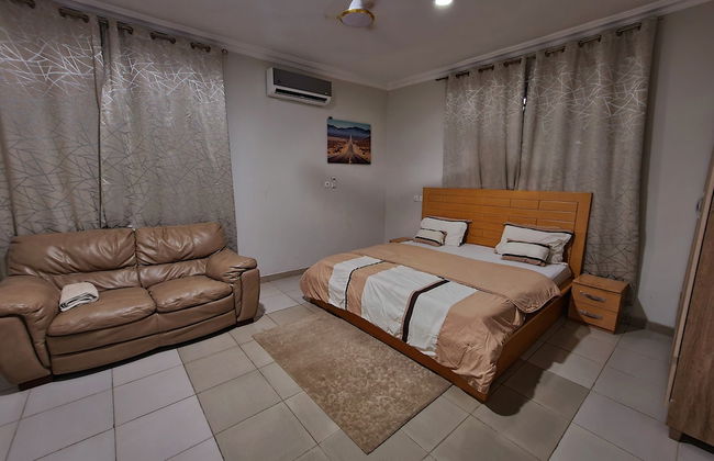 EmpireLux Middle Floor - Photo 4