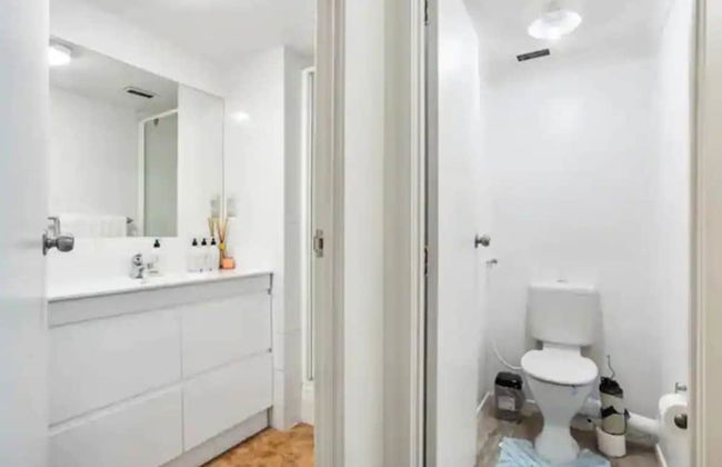 Lovely 2-Bedroom Rental with Parking Zodiak Stays - Foto 7