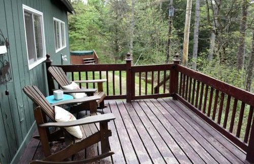 Your Perfect Getaway: Mountain Cabin Retreat with Hot Tub and Fireplace in Lisbon, NH - Foto 7
