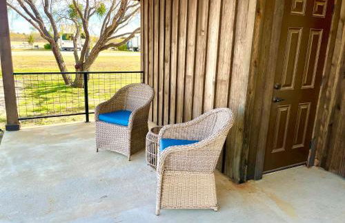 The Kingfisher Cabin 15min to Magnolia Baylor - Photo 10