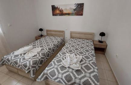 George & Chrysi Apart - Photo 38