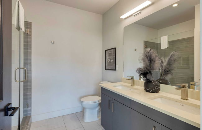 New Modern 2bdr in Walkable Midtown w/ Gym, Pool Honkey-tonk by Avantstay - Foto 13