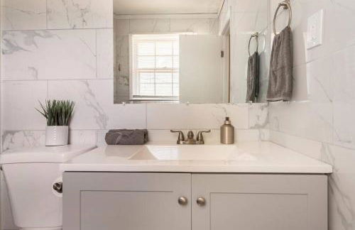 Updated home near Fort Jackson - Foto 2