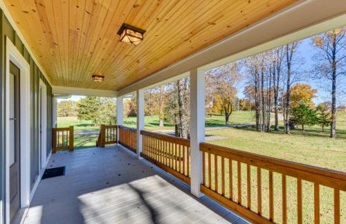 Modern Clarkesville Cottage with Decks and Patio! - Foto 16