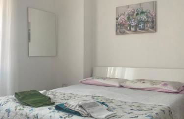 Golden House - Photo 2