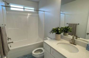 NEW 4-bed 4-bath Stylish House with Mountain View and 2 garages - Foto 20