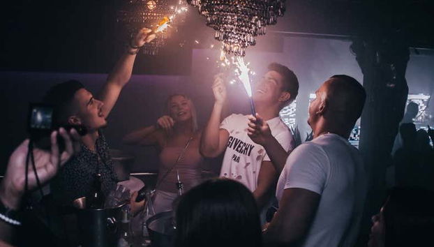 Desfrutando do Pub Crawl em Frankfurt