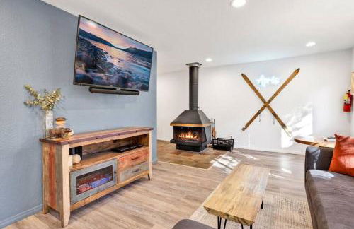 Apres Chalet Retreat~ Hot Tub~ Relax Away Cottage~ - Foto 36