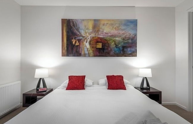 Gorgeous 5 Bedroom - Golf Course Views - Photo 2