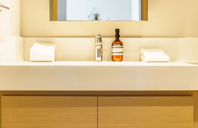 Fancy Apartment With Mesmerizing Canal Views - Photo 37