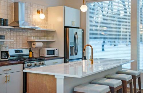 Adamina Canyon Luxurious, Brand New 5BR 3BTH 7 - Photo 34