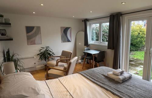 Cosy cabin nestled in the Surrey Hills - Foto 3