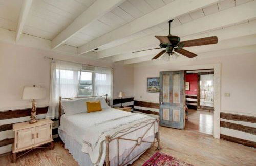 1800's Antique Log Cabin with Modern Amenities near Fredericksburg and Kerrville, Texas - Photo 38