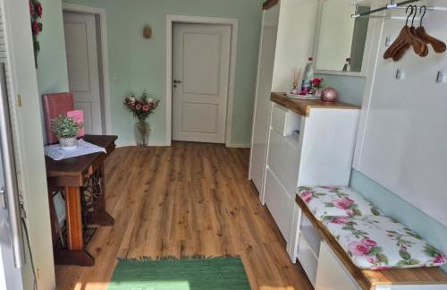 Rosenhaus Nähe Bodden und Ostsee an den Kranichfeldern - Foto 2