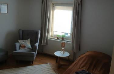 Zimmer HoMe No 17, 2 OG R3 - Foto 1