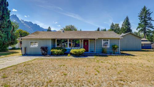 Darrington Rental with Private Yard and Mountain Views - Foto 3
