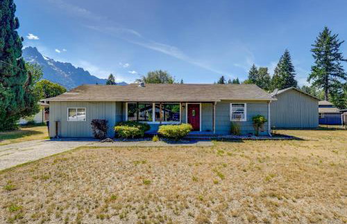 Darrington Rental with Private Yard and Mountain Views - Foto 3