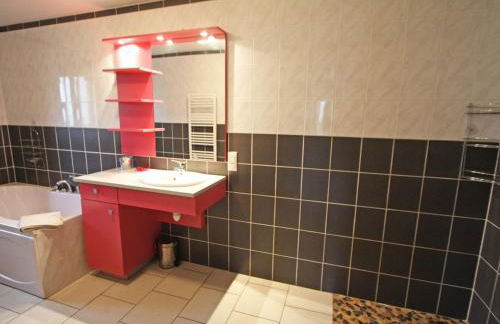 Gîte spacieux avec terrasse, confort moderne dans un cadre verdoyant et propice aux balades. - FR-1-589-79 - Foto 6