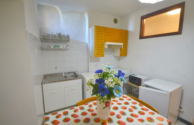 Inviting Holiday Home With Terrace, Garden Furniture, BBQ - Foto 33