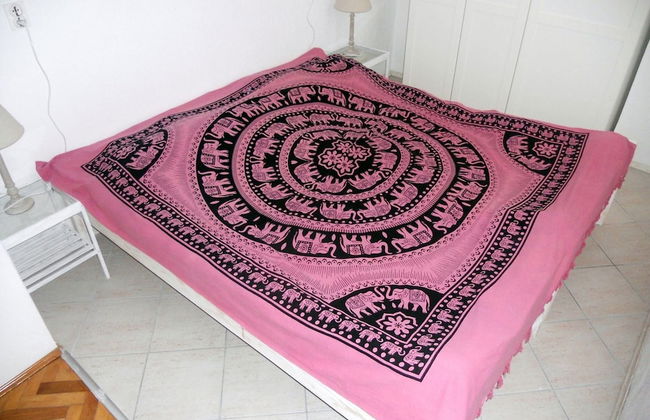 Spacious Apartment With Terrace & Outdoor Kitchen Surrounded by a Garden - Foto 3