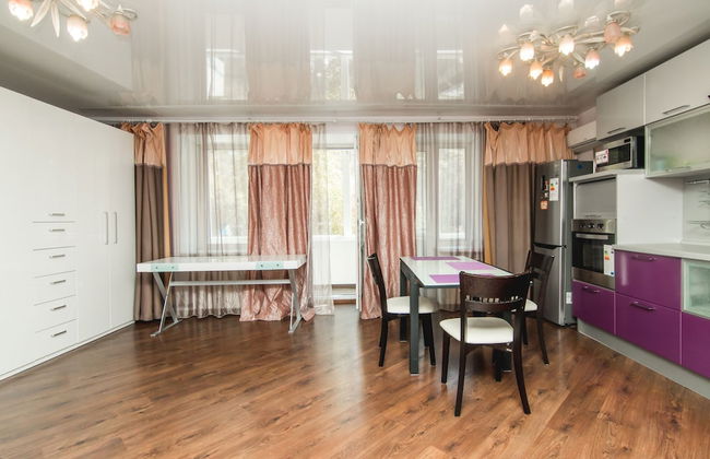 Apartment on Okeanskiy Pr. 90 - Photo 1