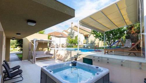 Villa Field Hill with Swimming Pool and Tennis Court - Foto 3