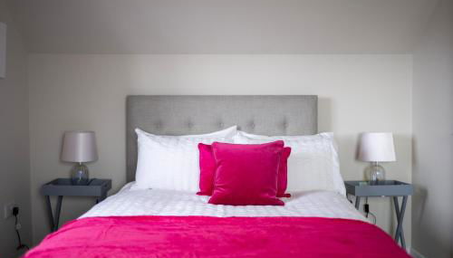 Linden House - Photo 3