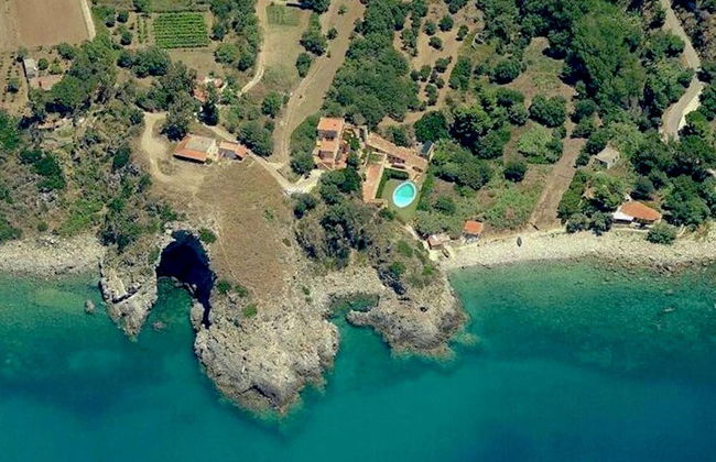 Mansion in Capo Vaticano Near the Beach - Photo 1