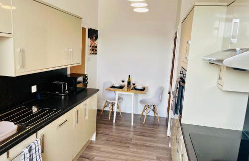 Central, Modern Apartment - Private Terrace - Dog Friendly - Photo 21