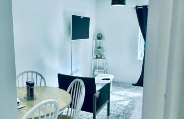 Dover Ferry Apartments x 2 Sleeps 10 with parking and castle views - Foto 14