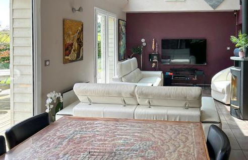 5 Bedroom Beautiful Home In Taulé - Foto 5