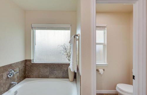 8 Mi to Fort Cavazos! Modern Home with Fire Pit - Foto 16