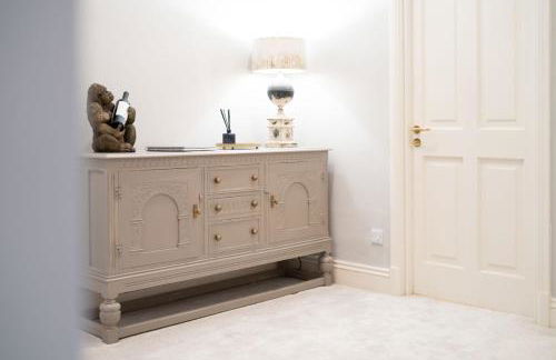 Brand New - Contemporary - 2 Bedroom - 2 Bathroom - Spacious Apartment - Lake Views - Foto 15