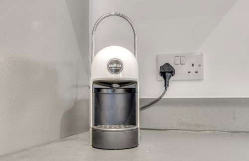 JUNGLE HOT TUB, games room, near eateries, micro brewery, pubs, beauty salons and boutique shops, Argyle, free Netflix, in the heart of Plymouth - Dogs welcome - Hosted by Absolute Accommodation Plymouth - Foto 24