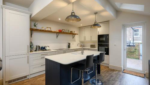 Stylish 3BR Townhouse Sleeps 6 Near City Centre - Foto 3