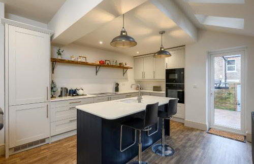 Stylish 3BR Townhouse Sleeps 6 Near City Centre - Foto 3