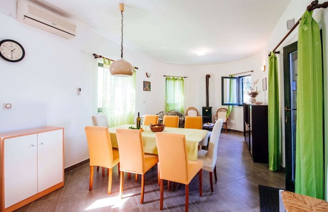 Beautiful Holiday Home in Mali Iz With Pool - Foto 16