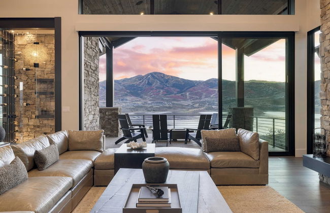 Reflection by Avantstay Sleeps 18 + Lake Views Hot Tub + Game Room - Foto 1