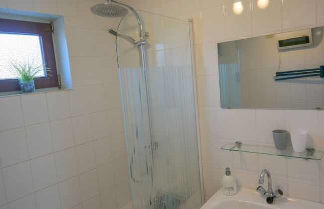 Modern Holiday Home at a Typical Dutch Canal, Close to the Lauwersmeer - Photo 10