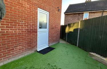 1st Studio Flat With full Private Toilet And Shower With its Own Kitchenette in Keedonwood Road Bromley A Fully Equipped Independent Studio Flat - Photo 50