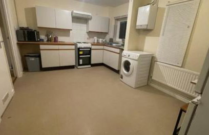 Cosy House- Sleeps 7 Centrally Located Free Parking, Fast WIFI Smart Tv with Sky and Netflix Business Travellers Relocators Leisure Welcome - Foto 27