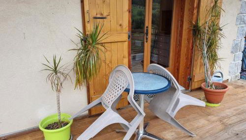 Private terrace, cosy appartement, ideal couple, bbq,relax, welcome, near La Clusaz, Grand Bornand, Annecy and lake, many sports and entertainment activities summer and winter - Foto 4