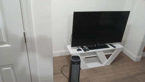 1BR Apartment - Unit B - With Parking and 10min Walk to NYC Train Station - Foto 3