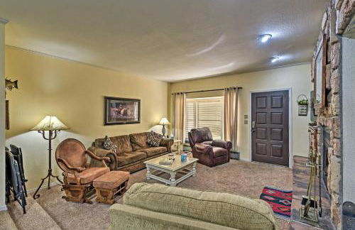Red River Townhome with Balcony and Mtn Views! - Foto 4