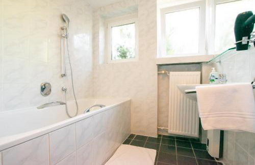 Tolstov Apartments - 1 , 3 and 4 Room Apartments - 20 min Messe DUS & Airport DUS - Foto 61