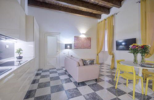 Right House - Characteristic Marina District - Photo 26