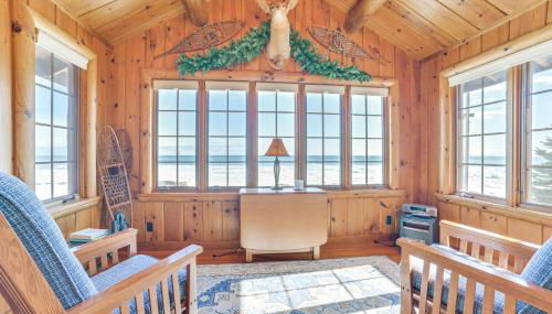 Steps to Lake Huron! Family Outdoorsy Getaway - Foto 4