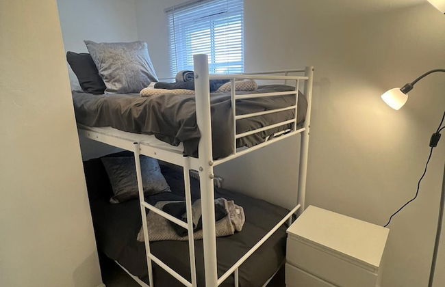 Ayr Refurbished May 2024 3 Bedroom 140m2 Detached House With Private Gardens - Photo 7