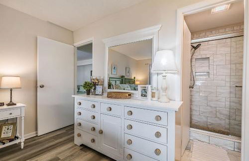 First Floor Condo - Walking distance to beach and pools! - Foto 21